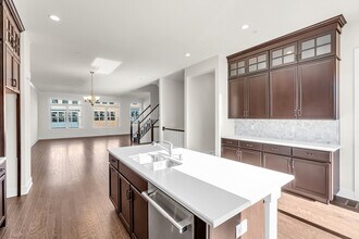 6 Augustus Dr in Middletown, NJ - Building Photo - Building Photo