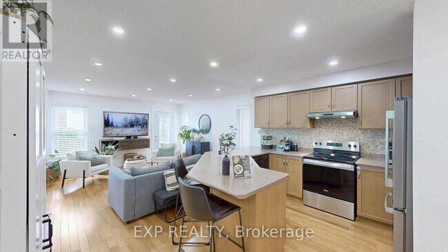 property at 1121 Foxglove Pl