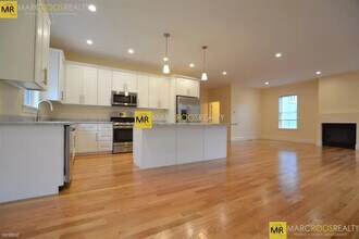 7B Sparhawk St in Boston, MA - Building Photo - Building Photo