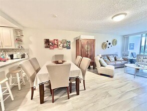 3800 Oaks Clubhouse Dr in Pompano Beach, FL - Building Photo - Building Photo