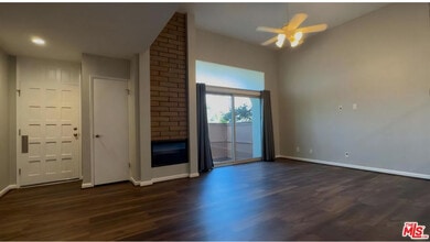 11260 Overland Ave, Unit #2E in Culver City, CA - Foto de edificio - Building Photo