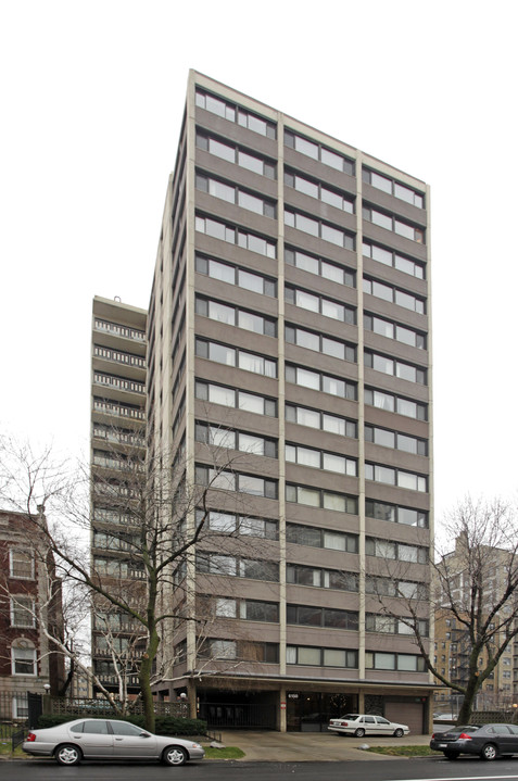 Brandon Shores Condominiums in Chicago, IL - Building Photo