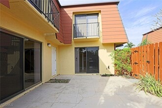 1526 Park Meadows Dr in Ft. Myers, FL - Building Photo - Building Photo