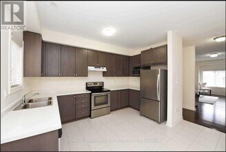9 Aspen Hills Rd in Brampton, ON - Building Photo - Building Photo