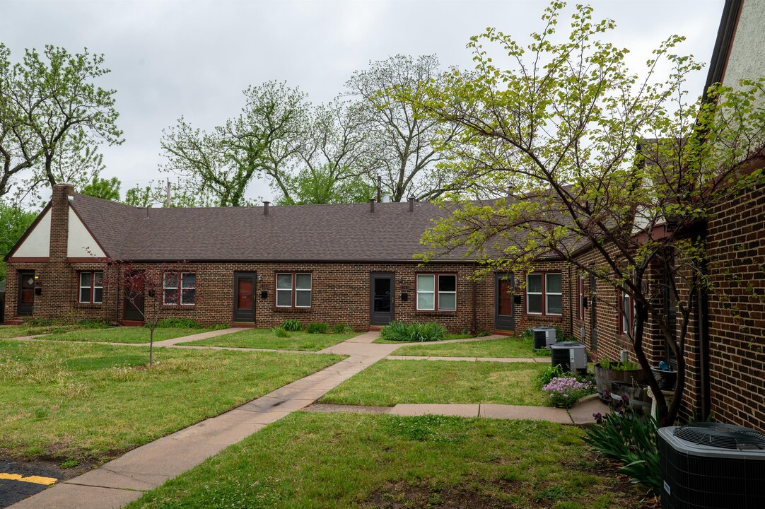 607 N Broadview Ave-Unit -609 in Wichita, KS - Building Photo