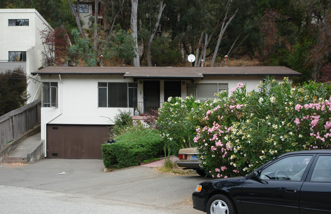 5777 Grisborne Ave in Oakland, CA - Foto de edificio - Building Photo