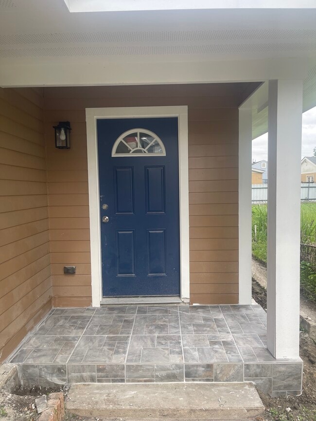 2921 Mandeville St, Unit 2921
