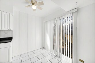 1242 Nova Ct in Wheeling, IL - Building Photo - Building Photo