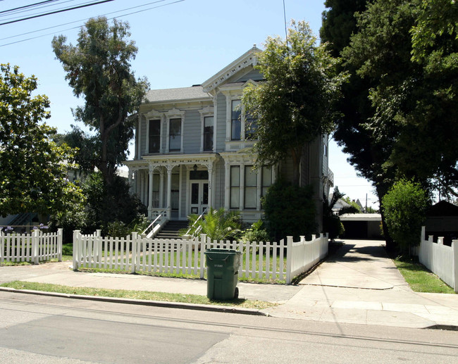 2044 Alameda Ave in Alameda, CA - Building Photo - Building Photo