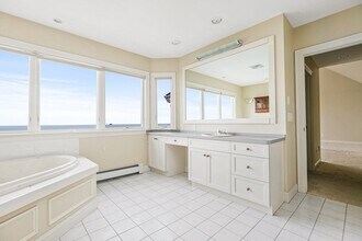 42 Oak Bluff Cir in Plymouth, MA - Building Photo - Building Photo