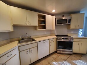 81 Western Ave in Morristown, NJ - Building Photo - Building Photo
