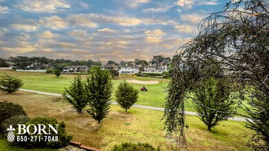 32 Fairway Pl in Half Moon Bay, CA - Building Photo - Building Photo