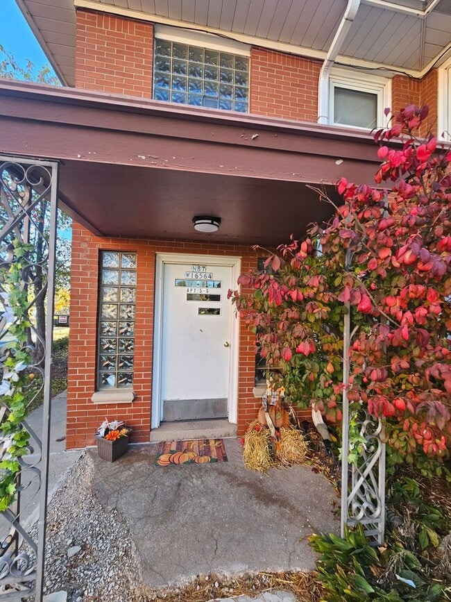 N87W16564 Appleton Ave.(6 Unit)