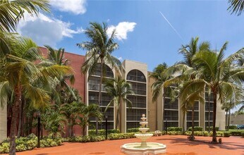 19455 NE 10th Ave, Unit 5-514 in Miami, FL - Building Photo - Building Photo