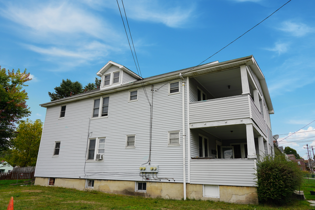 2626 Grandview Ave in McKeesport, PA - Building Photo - Building Photo