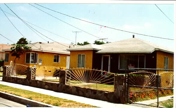 9334-9402 Firth Blvd in Los Angeles, CA - Foto de edificio