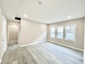 16 Long Ave, Unit 2 in Boston, MA - Building Photo - Building Photo
