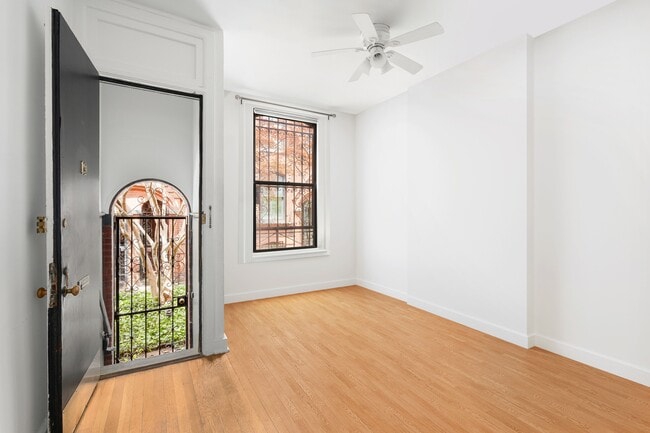 property at 19 Warren Pl