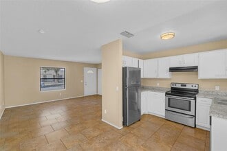 433 W 17th St in Apopka, FL - Foto de edificio - Building Photo
