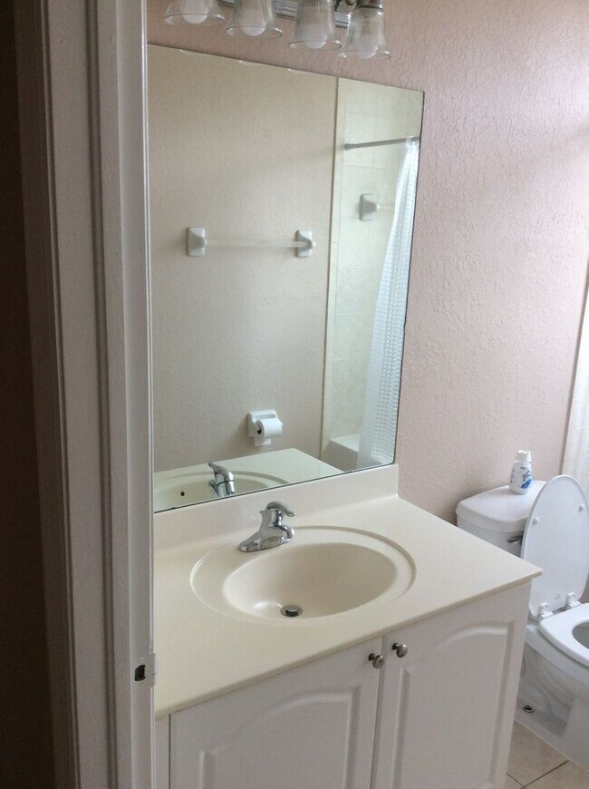 2551 SE 16th Terrace in Homestead, FL - Building Photo - Building Photo
