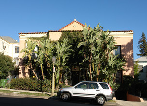 1926 N Kenmore Ave in Los Angeles, CA - Foto de edificio - Building Photo