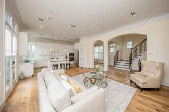 5410 Alder Cir in Bellaire, TX - Building Photo - Building Photo