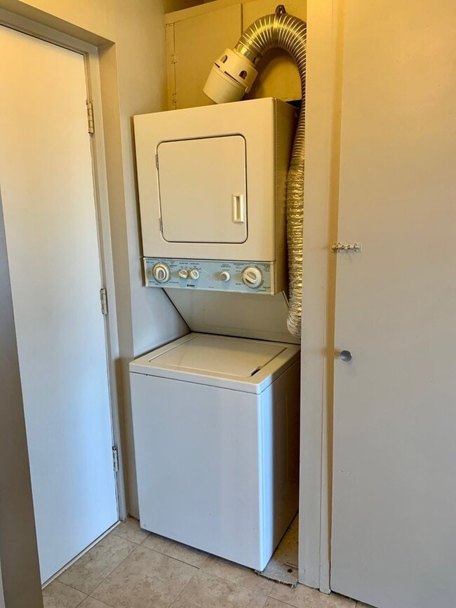 1616 Kewalo St in Honolulu, HI - Building Photo - Building Photo