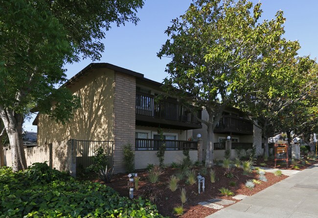 Santana Park Apartments in Santa Clara, CA - Foto de edificio - Building Photo