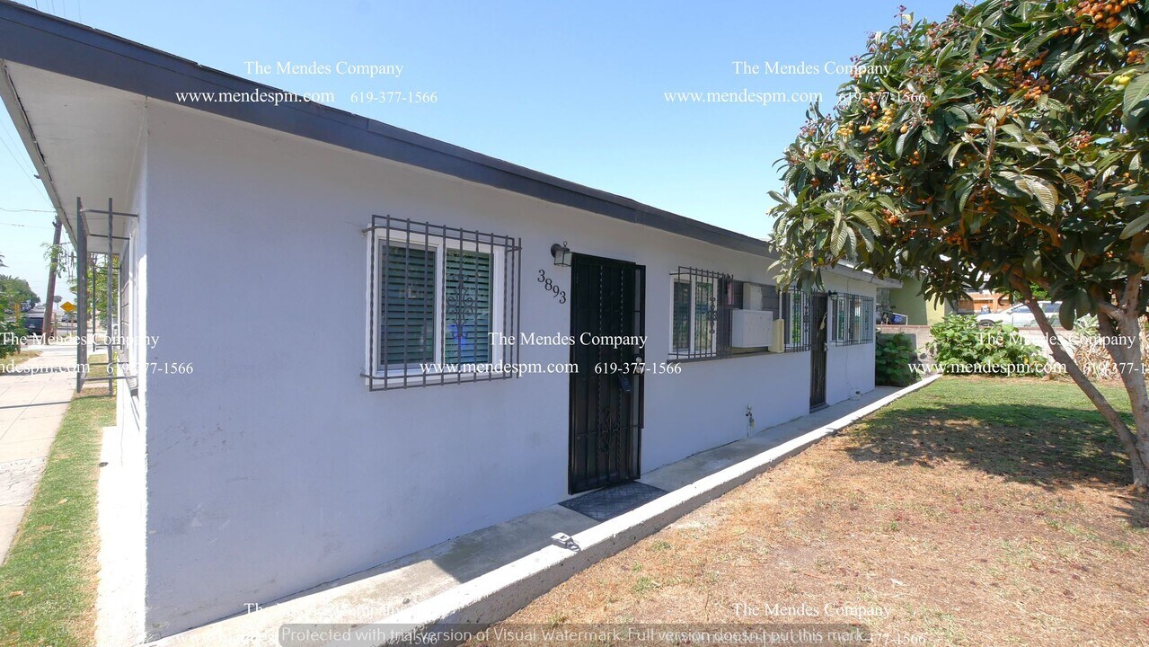 3893 Superior St in San Diego, CA - Building Photo