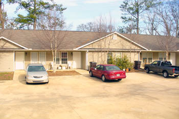 6768 W Strickland St in Douglasville, GA - Foto de edificio - Building Photo