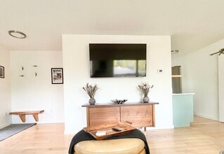 1520 N St, Unit Lagoon Loft in Anchorage, AK - Building Photo - Building Photo