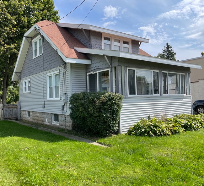 4 Water St in Cortland, NY - Foto de edificio - Building Photo