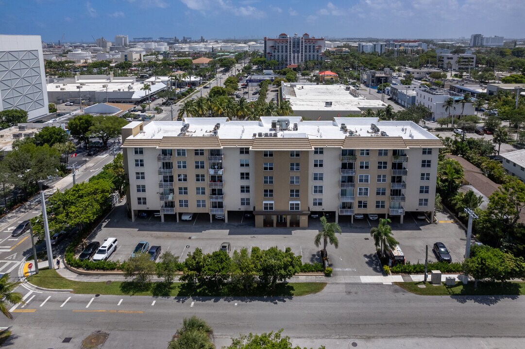 1050 SE 15th St, Unit 409 in Fort Lauderdale, FL - Foto de edificio