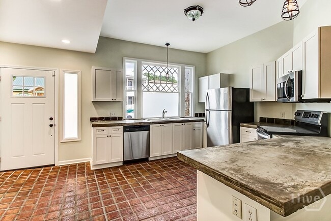 property at 307 W Henry St