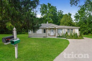 36493 N Hawthorne Ln in Ingleside, IL - Building Photo