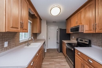 1111 Tuxford Dr in Brandon, FL - Building Photo - Building Photo