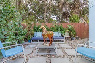 424 NE 64th St-Unit -3 in Miami, FL - Building Photo - Building Photo