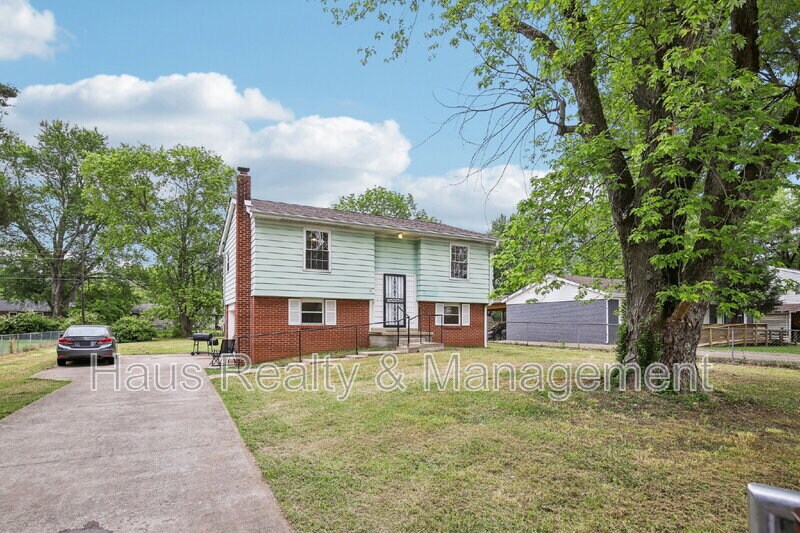 144 Airport Rd in Clarksville, TN - Building Photo