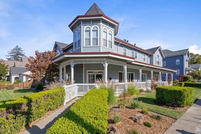 419 8th St, Unit B in Santa Rosa, CA - Foto de edificio - Building Photo