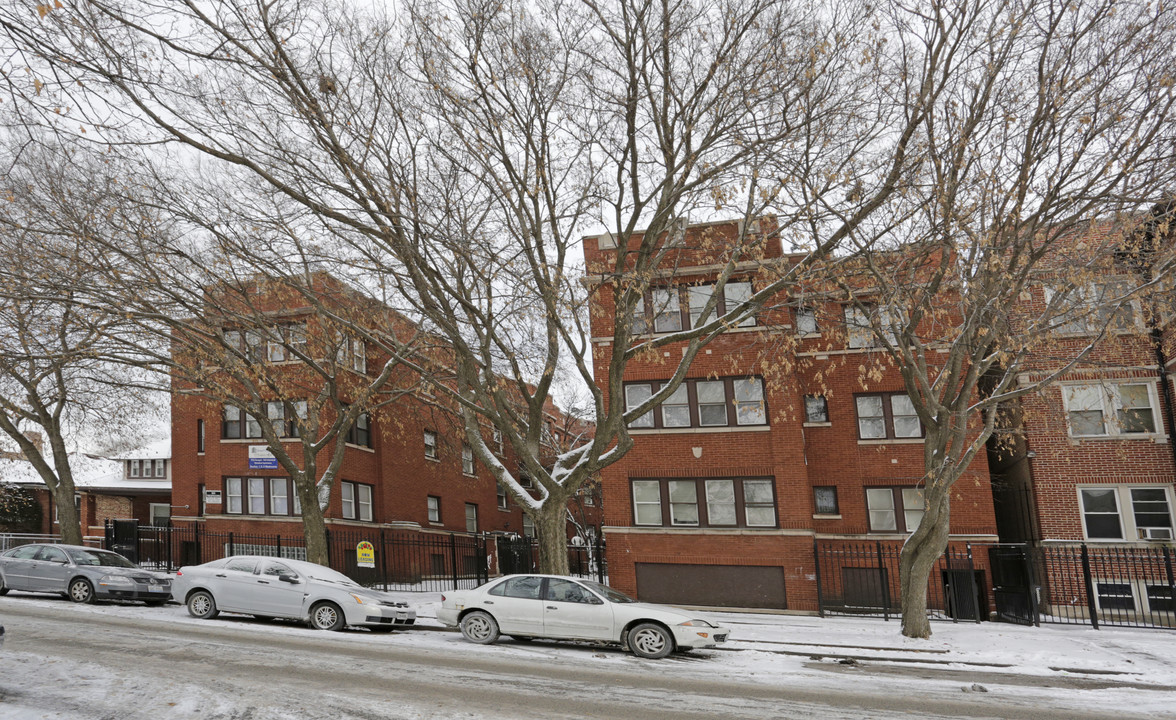 7237-7243 S Bennett Ave in Chicago, IL - Building Photo