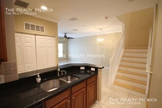 2460 Grand Central Pkwy-Unit -#13 in Orlando, FL - Building Photo - Building Photo