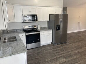 1416 Cleo Way, Unit B in Dalton, GA - Foto de edificio - Building Photo