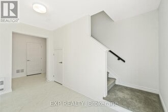 215 Darjeeling Ave in Ottawa, ON - Building Photo - Building Photo