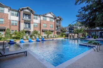 Century Lake Highlands in Dallas, TX - Foto de edificio - Building Photo