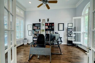 4626 Braeburn Dr in Bellaire, TX - Foto de edificio - Building Photo