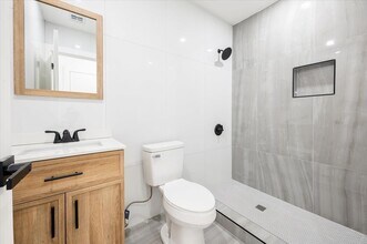 218-36 133rd Rd in Queens, NY - Foto de edificio - Building Photo