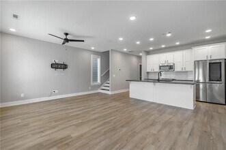 608 W Maple St in Rogers, AR - Building Photo - Building Photo