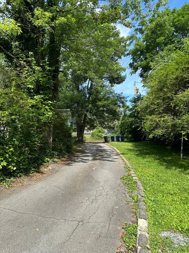 528 Fleming St in Hendersonville, NC - Building Photo - Building Photo