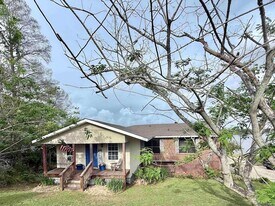 8174 False River Rd in Oscar, LA - Building Photo