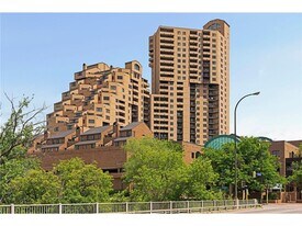 110 1st Ave NE, Unit F1202 in Minneapolis, MN - Building Photo